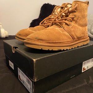 Men’s Ugg’s size 6 also a woman’s size 8